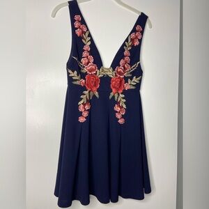 ETIQUETTE NWOT Blue Floral Embroidered V-Neck MINI Dress Small
